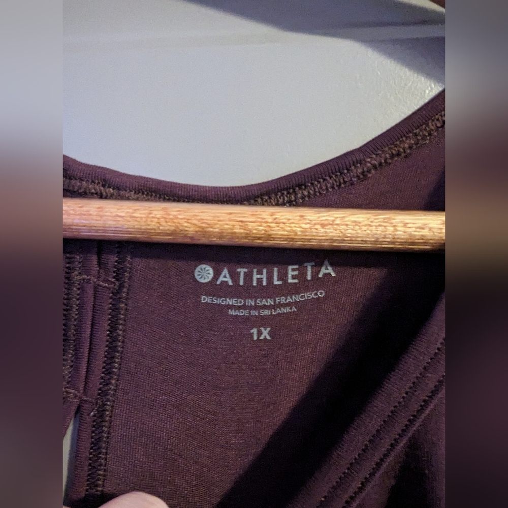 ⭐*New w/o Tags!* Athleta Essence Tie Back Tank in Burgundy - Picture 4 of 8